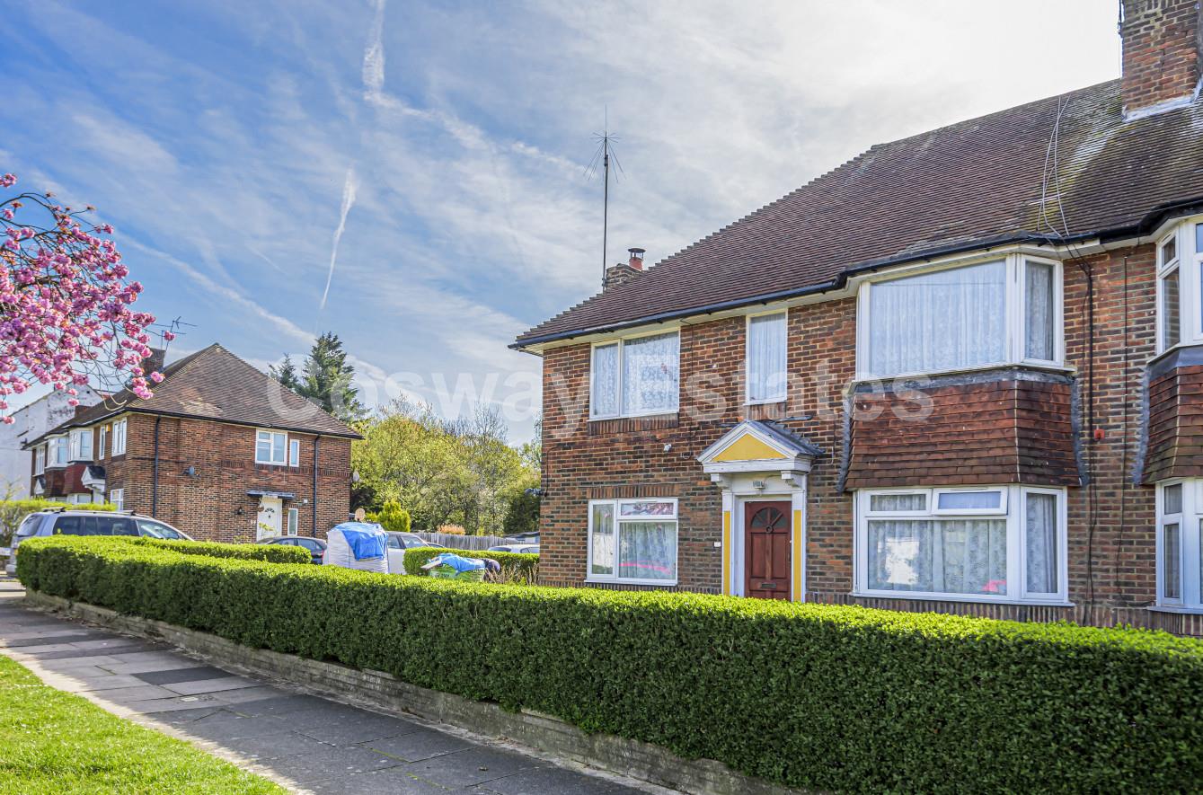 The Fairway, Mill Hill